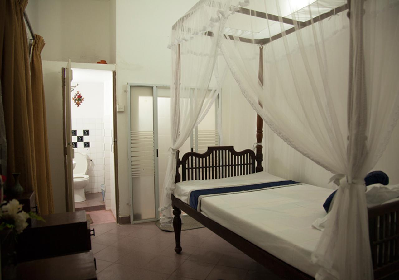 Colombo Lavinia Beach Hostel Dehiwala-Mount Lavinia Exterior foto