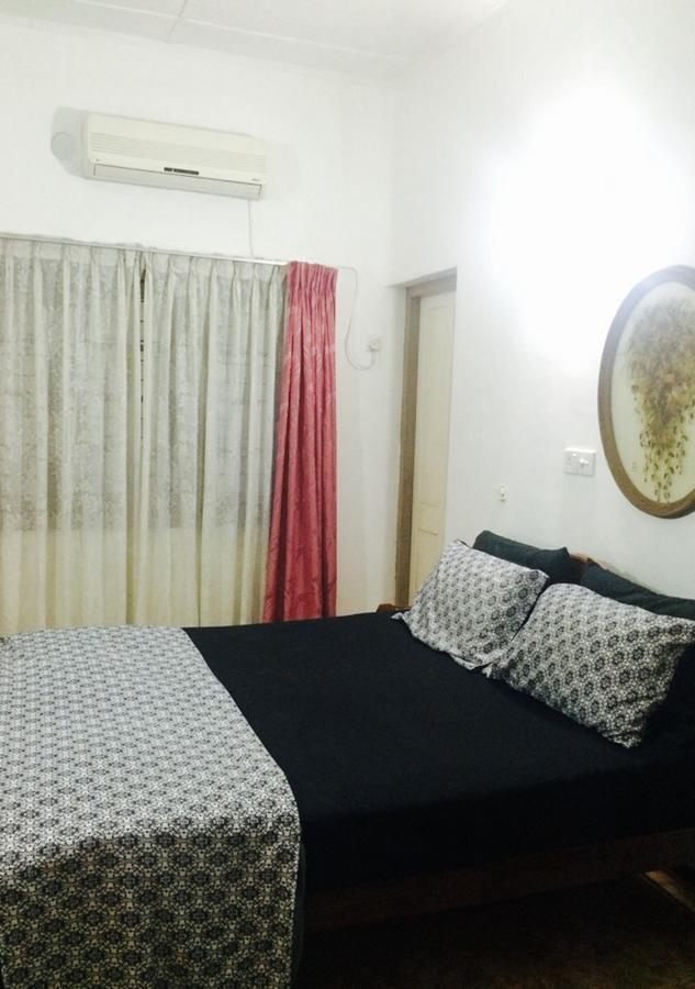 Colombo Lavinia Beach Hostel Dehiwala-Mount Lavinia Exterior foto